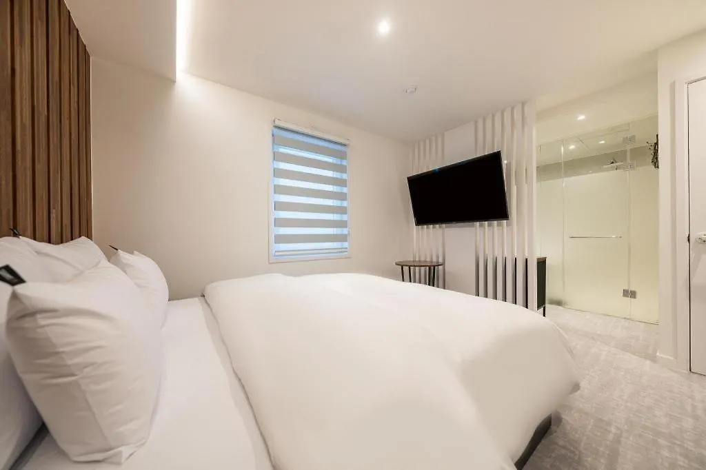 Crossing Hotel Seul 2*,