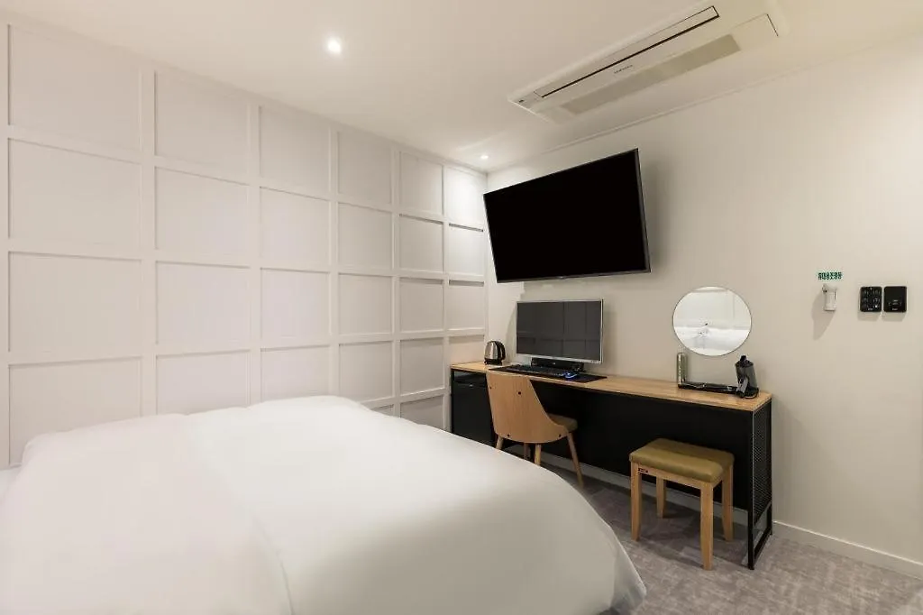 Crossing Hotel Seoel 2*,